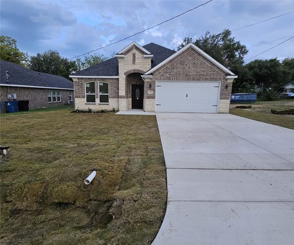 202 E 1st North Street, Kaufman, TX 75142