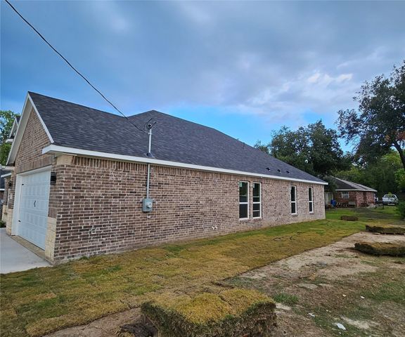 202 E 1st North Street, Kaufman, TX 75142