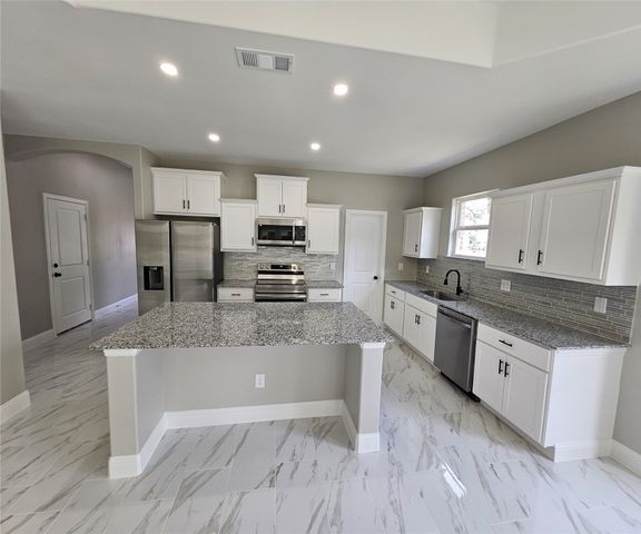 202 E 1st North Street, Kaufman, TX 75142