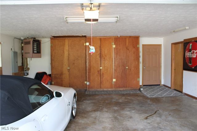 542 Lee Lore Drive, Chippewa Lake, OH 44215