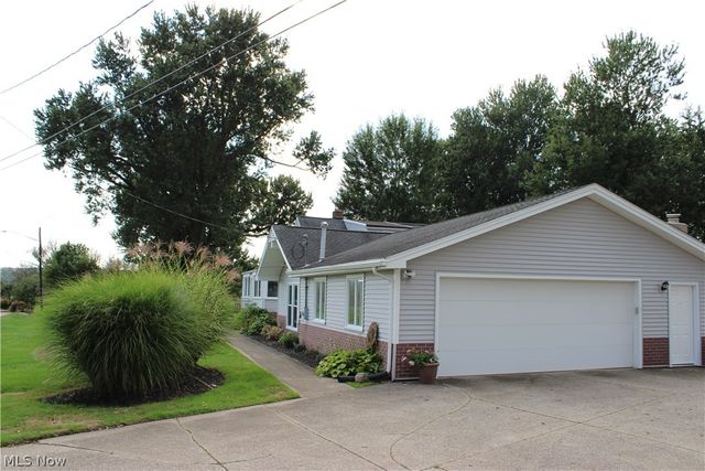 542 Lee Lore Drive, Chippewa Lake, OH 44215