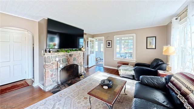 542 Lee Lore Drive, Chippewa Lake, OH 44215