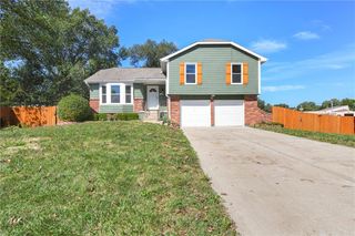 1618 SE Brome Circle, Lee's Summit, MO 64063