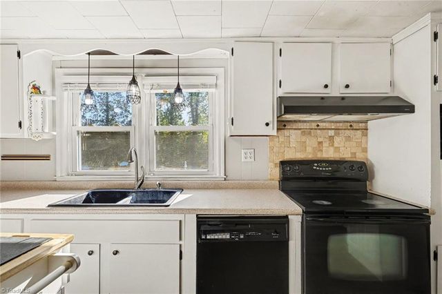 4806 Begonia Road, Pleasant Garden, NC 27313