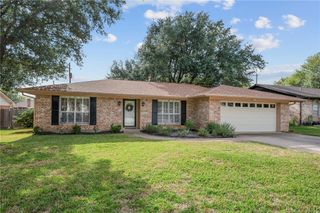 2810 Hillside Drive, Bryan, TX 77802