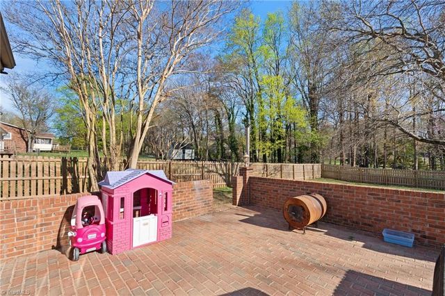 170 Cliffwood Drive, Kernersville, NC 27284