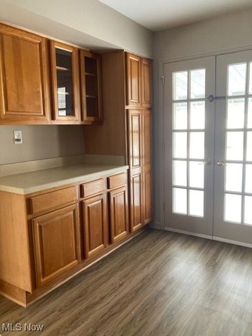 10110 Lynden Oval, Parma Heights, OH 44130