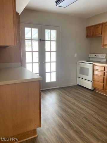 10110 Lynden Oval, Parma Heights, OH 44130