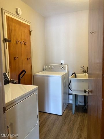 10110 Lynden Oval, Parma Heights, OH 44130