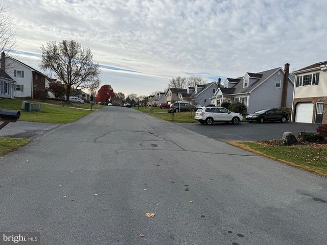 239 KIMBERLY LN, Ephrata, PA 17522