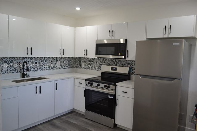 940 NW 8th Ave, Pompano Beach, FL 33060