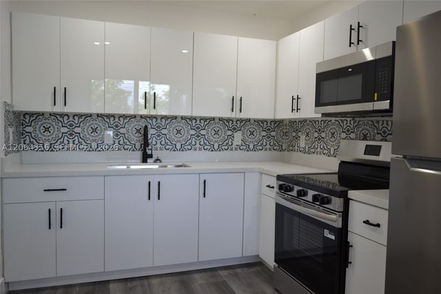 940 NW 8th Ave, Pompano Beach, FL 33060