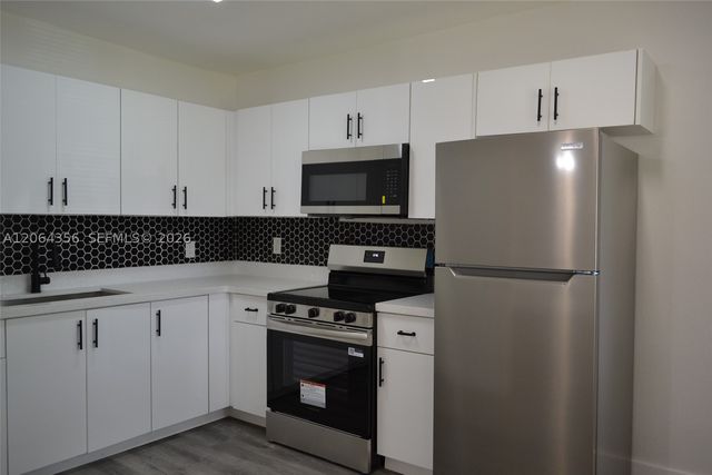 940 NW 8th Ave, Pompano Beach, FL 33060