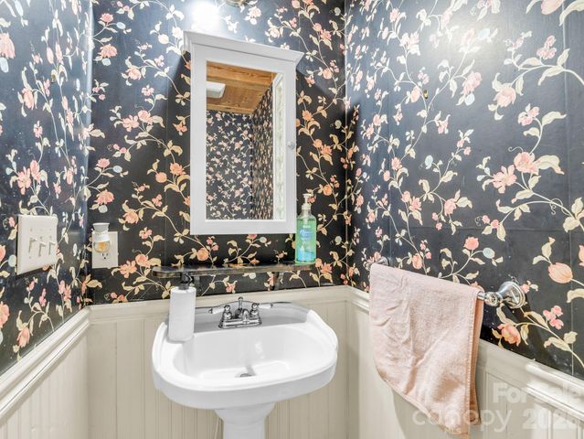 247 Woods Road, Spruce Pine, NC 28777