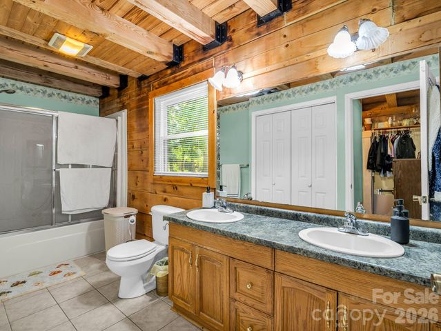 247 Woods Road, Spruce Pine, NC 28777