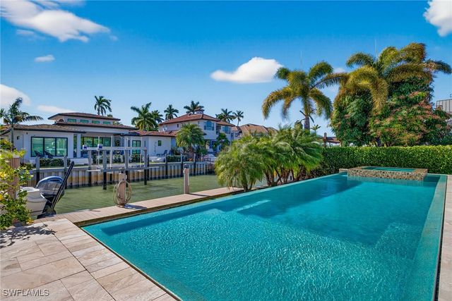 1330 MARLIN DR, Naples, FL 34102