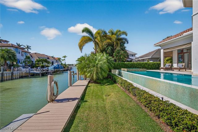 1330 MARLIN DR, Naples, FL 34102