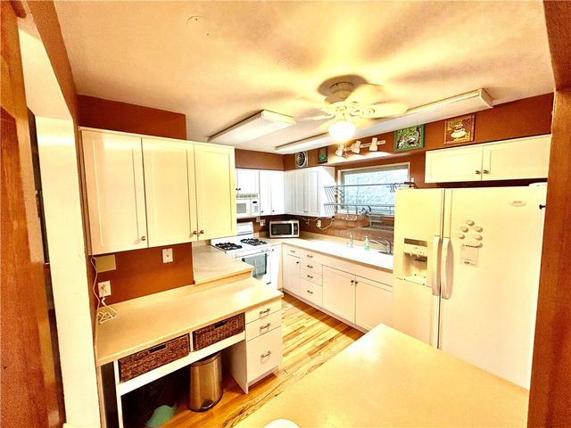 107 Rockwell Dr, Hempfield Twp, PA 15644