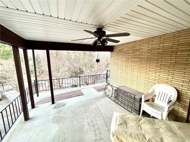 107 Rockwell Dr, Hempfield Twp, PA 15644