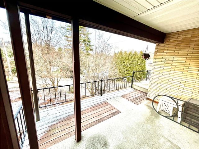 107 Rockwell Dr, Hempfield Twp, PA 15644