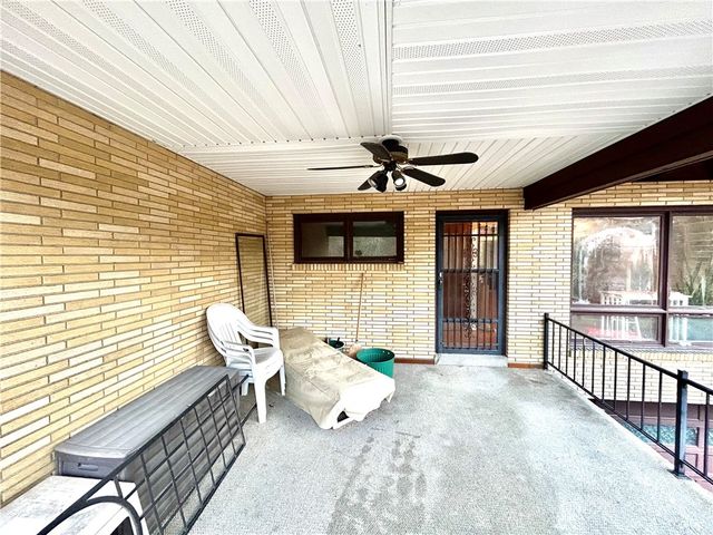 107 Rockwell Dr, Hempfield Twp, PA 15644