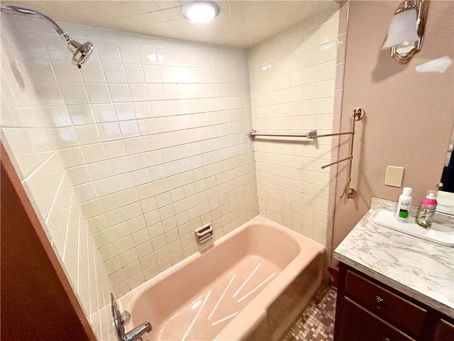 107 Rockwell Dr, Hempfield Twp, PA 15644