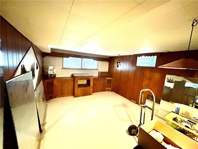 107 Rockwell Dr, Hempfield Twp, PA 15644