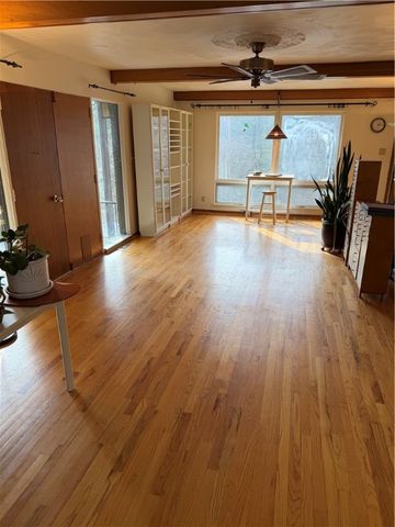 107 Rockwell Dr, Hempfield Twp, PA 15644