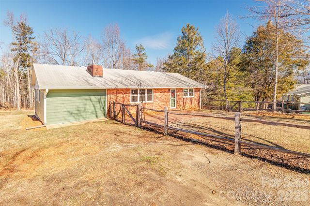 268 Longs Chapel Road, Weaverville, NC 28787