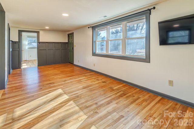 268 Longs Chapel Road, Weaverville, NC 28787