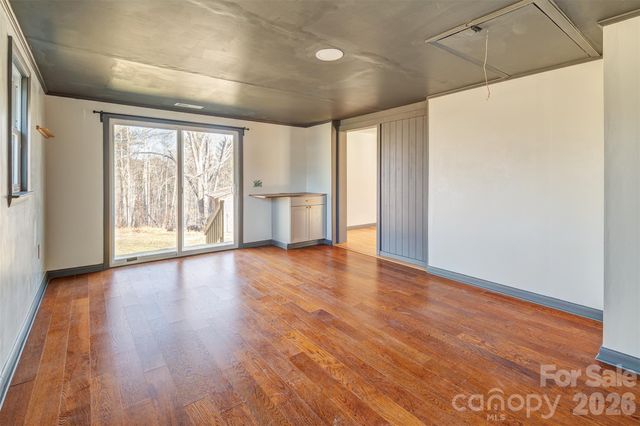 268 Longs Chapel Road, Weaverville, NC 28787