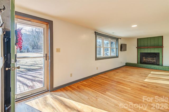 268 Longs Chapel Road, Weaverville, NC 28787