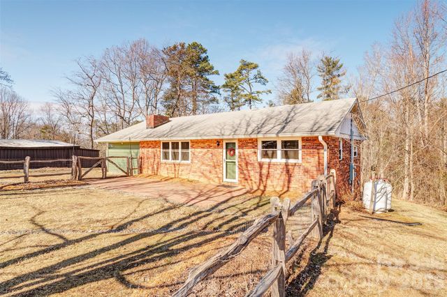 268 Longs Chapel Road, Weaverville, NC 28787