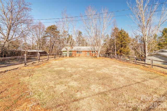 268 Longs Chapel Road, Weaverville, NC 28787