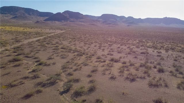 012 S Bacobi Rd, Golden Valley, AZ 86413