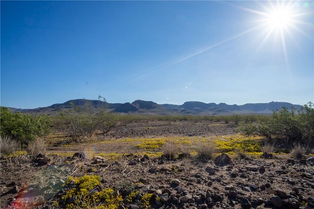 012 S Bacobi Rd, Golden Valley, AZ 86413