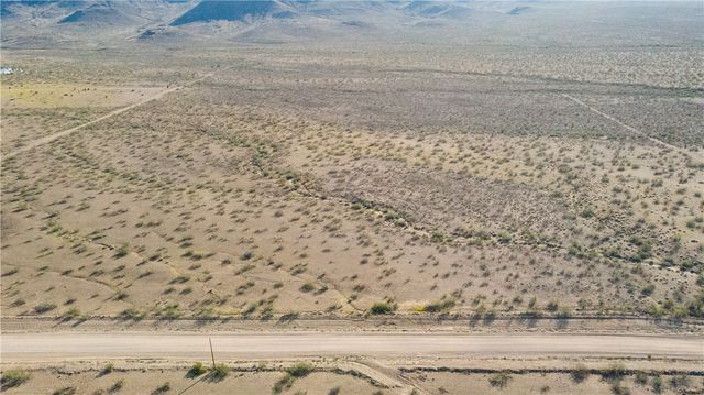 012 S Bacobi Rd, Golden Valley, AZ 86413