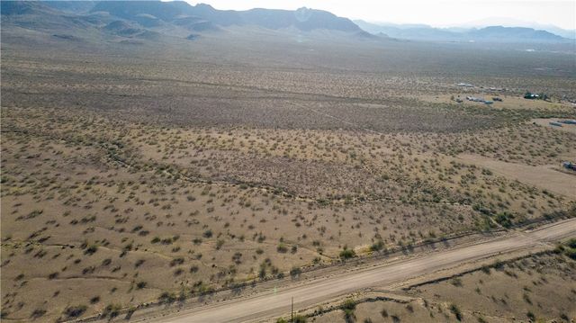 012 S Bacobi Rd, Golden Valley, AZ 86413