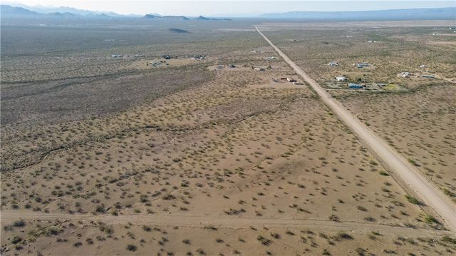 012 S Bacobi Rd, Golden Valley, AZ 86413