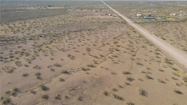 012 S Bacobi Rd, Golden Valley, AZ 86413