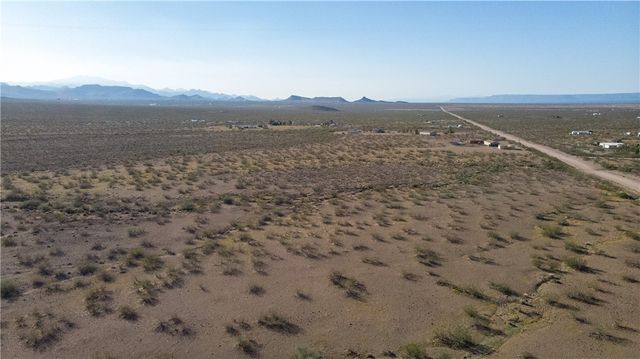 012 S Bacobi Rd, Golden Valley, AZ 86413