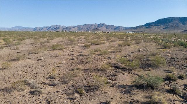 012 S Bacobi Rd, Golden Valley, AZ 86413