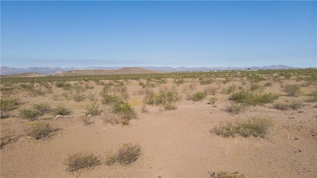 012 S Bacobi Rd, Golden Valley, AZ 86413