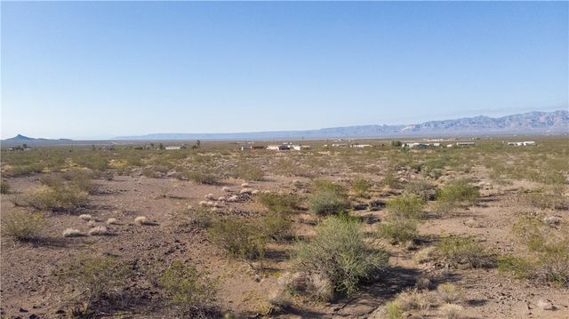 012 S Bacobi Rd, Golden Valley, AZ 86413