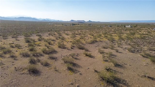 012 S Bacobi Rd, Golden Valley, AZ 86413