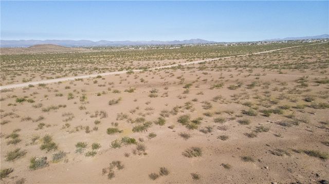 012 S Bacobi Rd, Golden Valley, AZ 86413