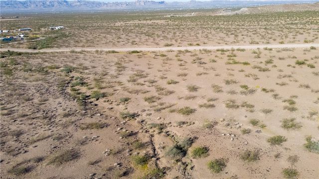 012 S Bacobi Rd, Golden Valley, AZ 86413