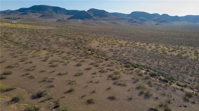 012 S Bacobi Rd, Golden Valley, AZ 86413