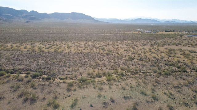 012 S Bacobi Rd, Golden Valley, AZ 86413