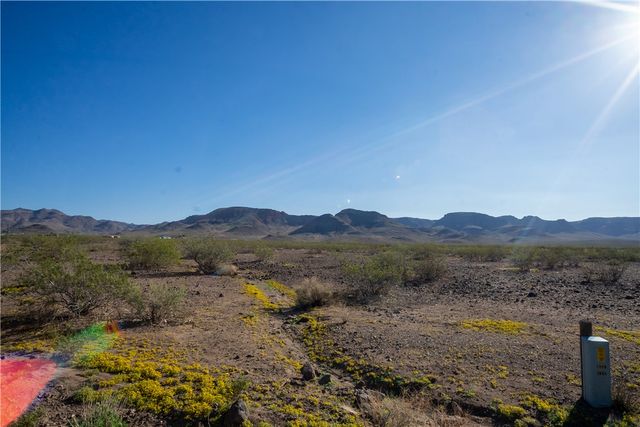 012 S Bacobi Rd, Golden Valley, AZ 86413